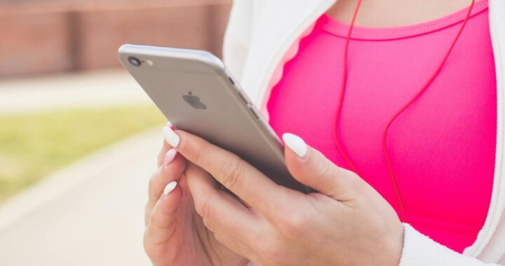 Poplatky pro OSA se mají platit z každého telefonu