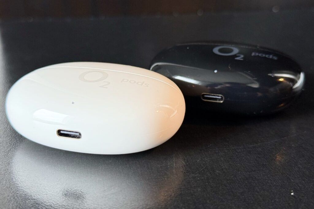 Nabíjení O2 Pods probíhá pomocí USB-C